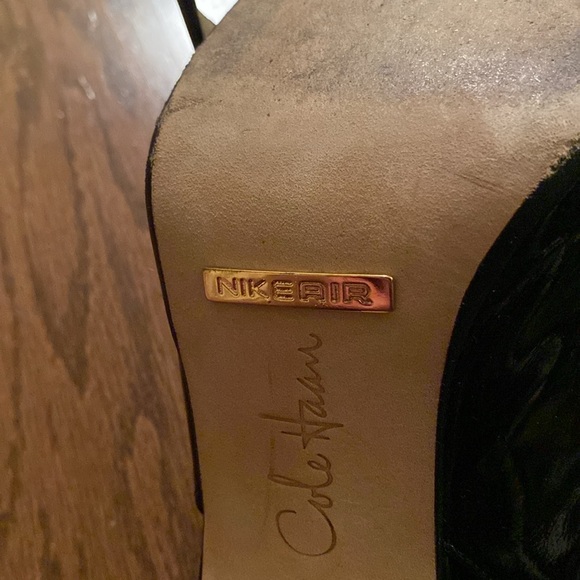 Cole Haan EUC Black Patent Heels With Gold Trim by the heel, 8B, Hardly Worn - Picture 5 of 8